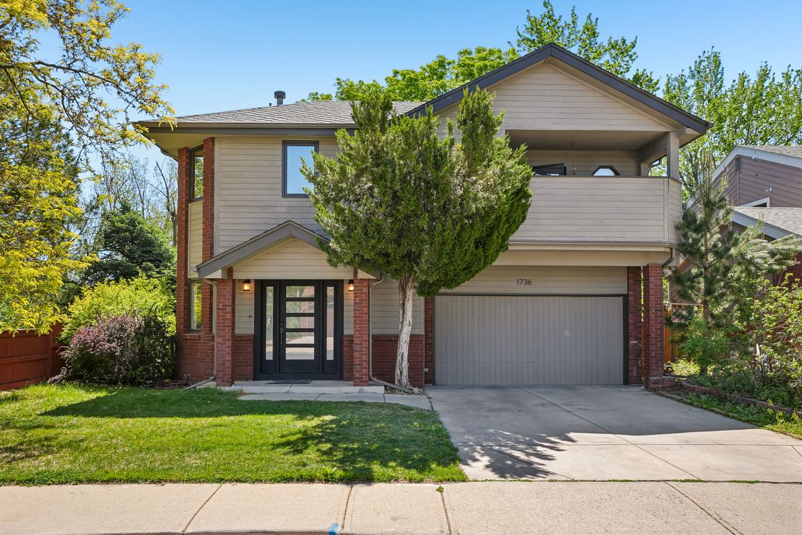 W Barberry Cir-S1305-001.jpg