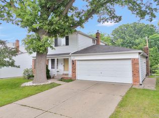 450 N Bywood Ave, Clawson, MI 48017