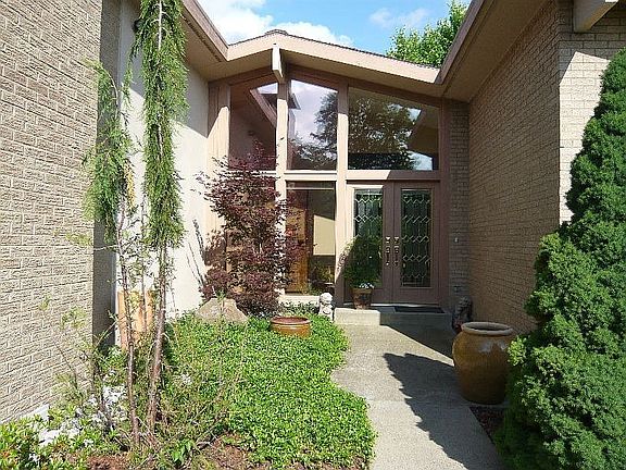 Beautiful Entry Welcomes You In!