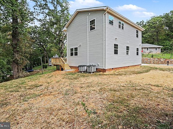 4th image of 3179 Oakmont Ave