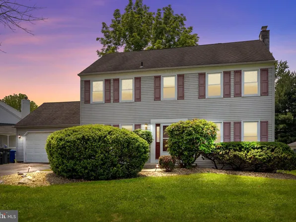 26 Crestview Dr, Southampton, PA 18966