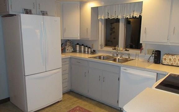 3rd image of 1130 W Lincoln Dr