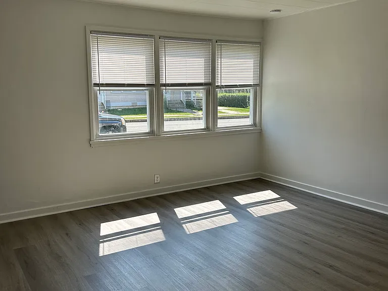100-26D Midland Hts — Photo 1