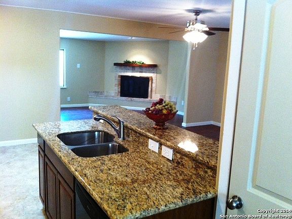 3rd image of 217 WHISPERING OAKS ST