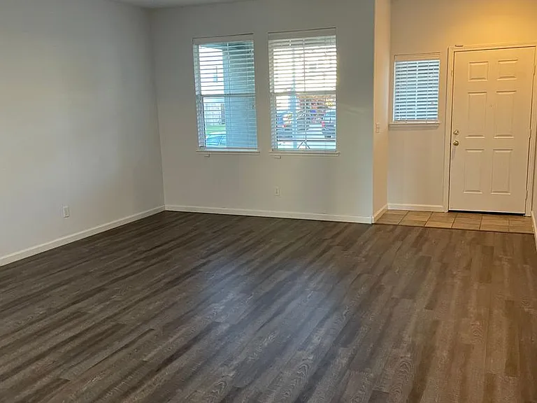 2126 Hannah Way — Photo 4