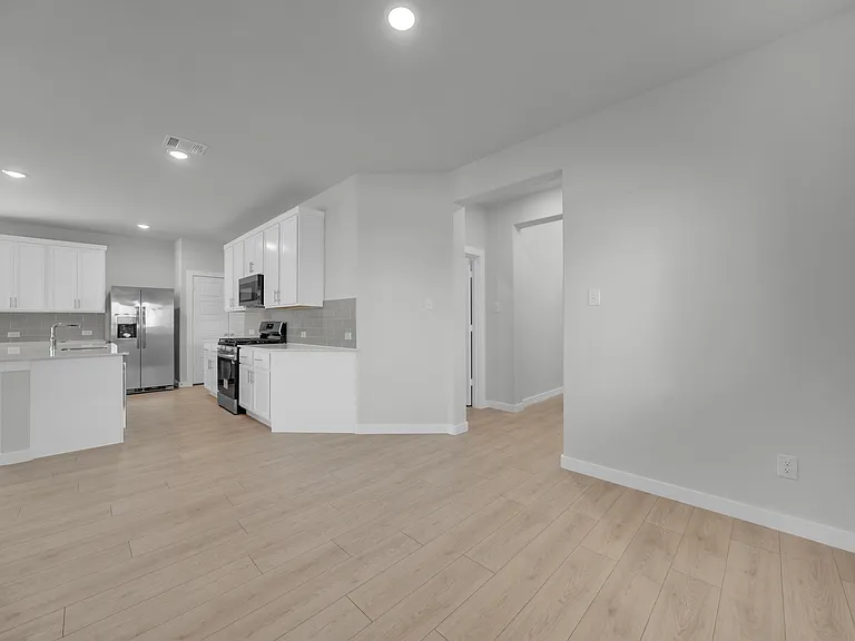 305 Millwood Ln — Photo 7