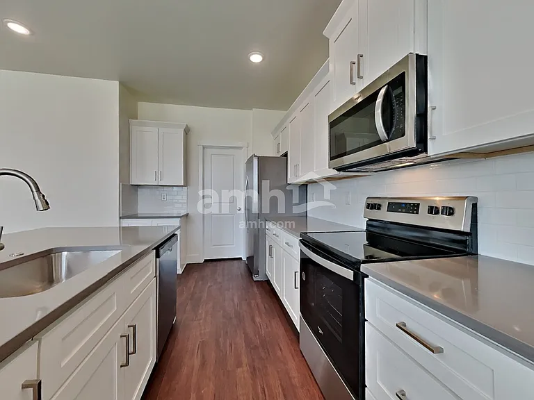 1320 N Alderleaf Ave — Photo 3