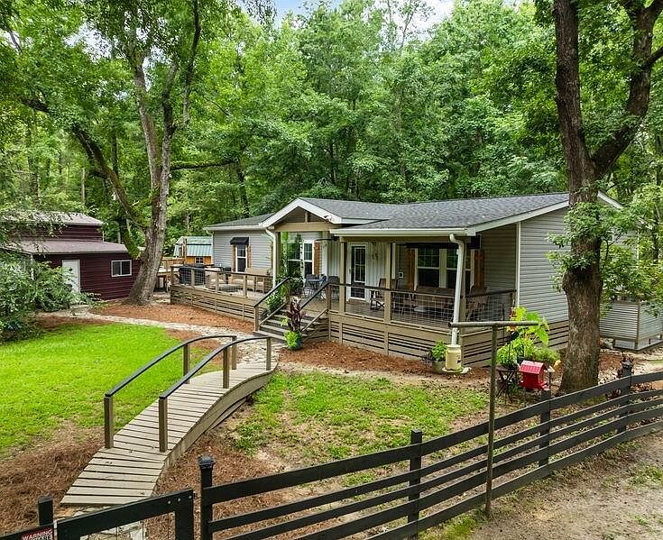 1st image of 524 Lewis Ln