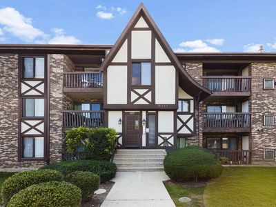 527 Cumnor Rd APT 107, Westmont, IL, 60559