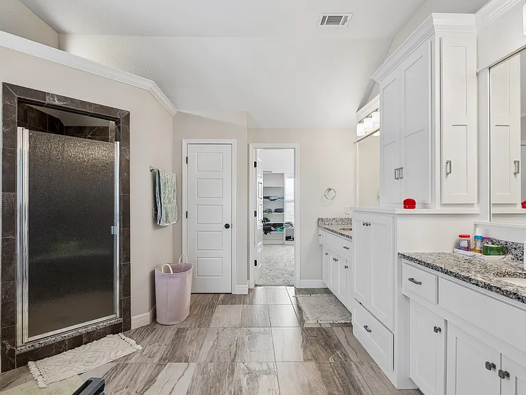 16324 Farley St — Photo 29