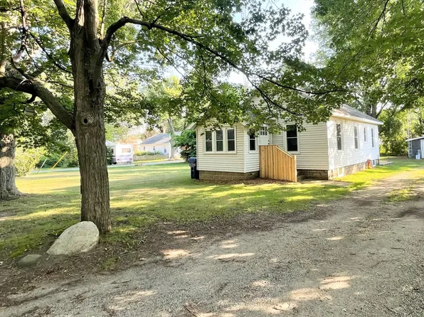 1146 Coolidge Ave, Benton Harbor, MI 49022