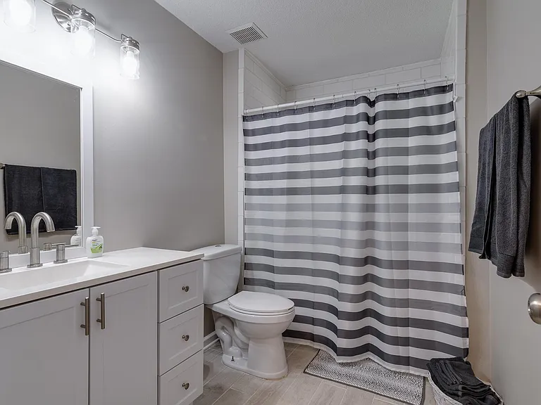 841 Cloverleaf Dr — Photo 12