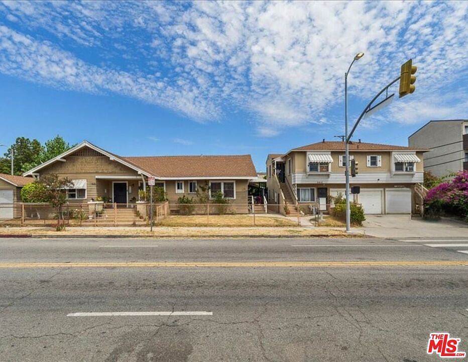1st image of 912 N Wilton Pl