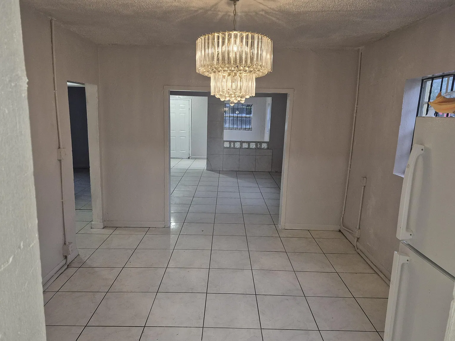 3 bed, 1.0 bath, 1100 sqft, $2,800 — Photo 3