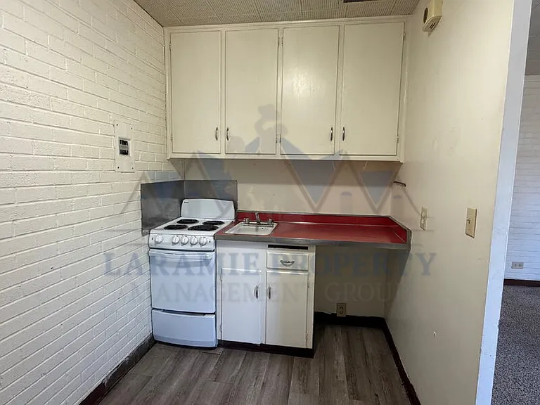 305 S 10th St #18 — Photo 6