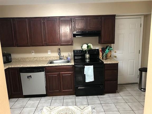 5th image of 111 Bragg St