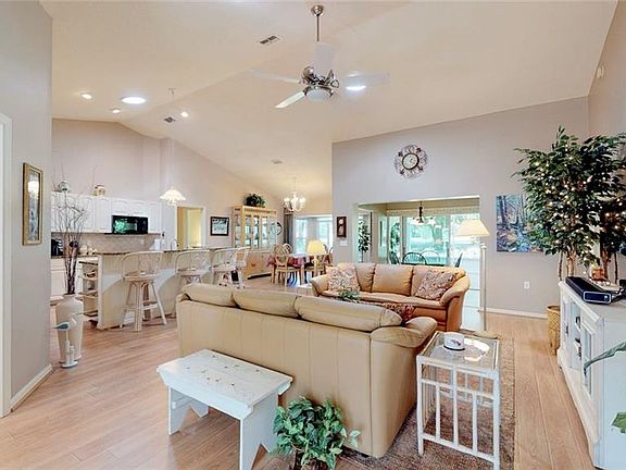 4th image of 165 E Ireland Ct