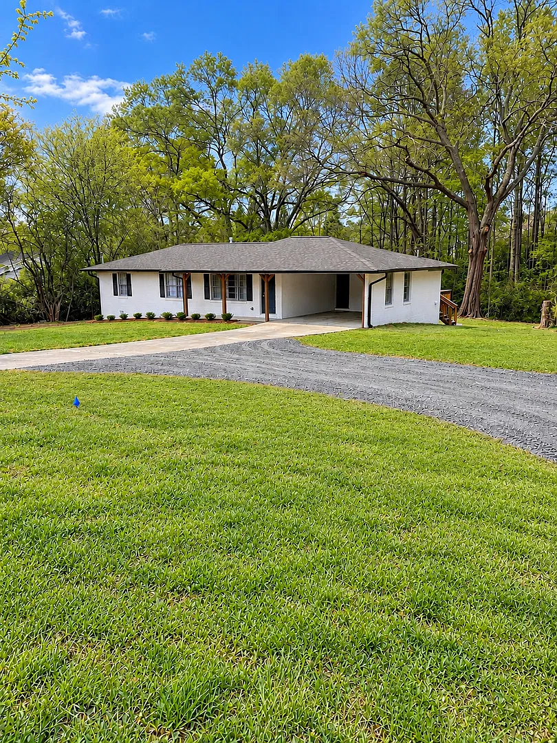 3 Bed 2 Bath Home on 1+ Acre Lot in Powder Springs! — Photo 1