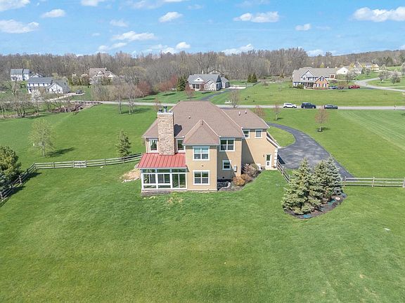 5th image of 16275 Riverbirch Dr
