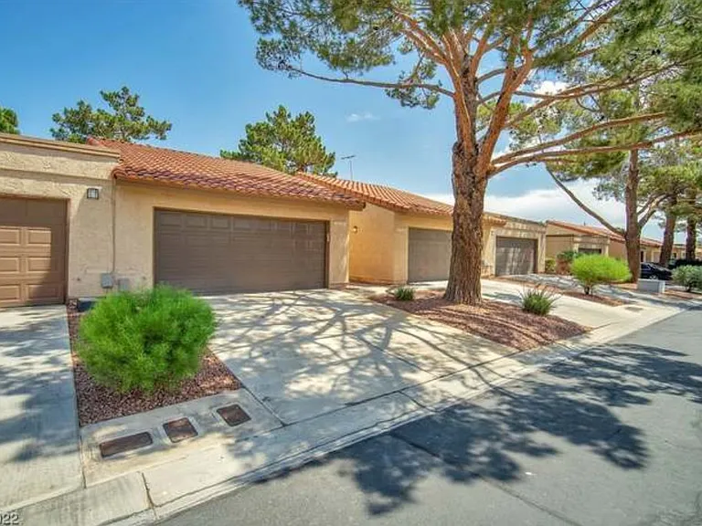 1834 Camino Verde Ln — Photo 1