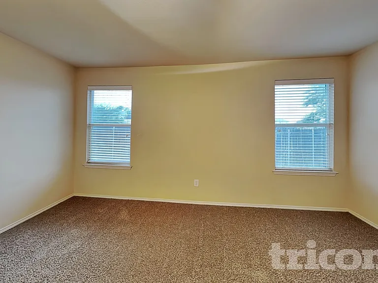1248 Collett St — Photo 7