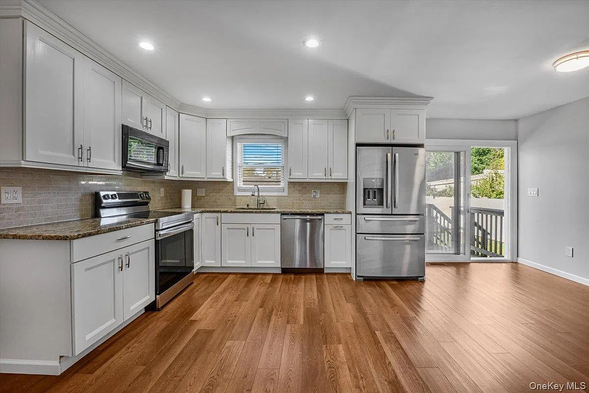 2 bed, 1.0 bath, 850 sqft, $3,200 — Photo 2