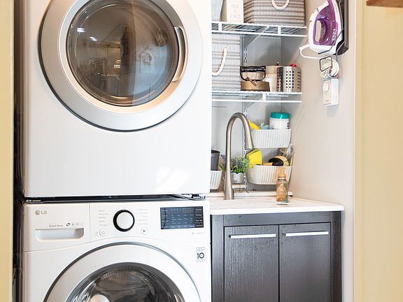 5th image of 3033 Townline Rd #206