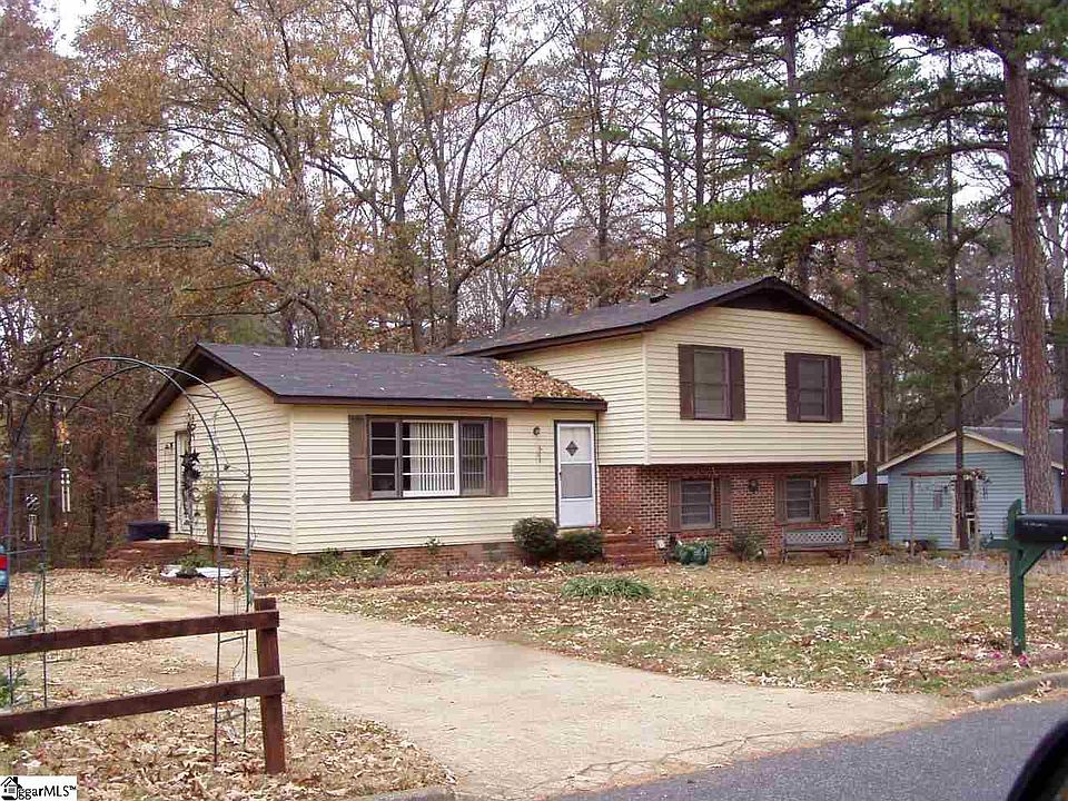1st image of 210 Chuckwood Dr