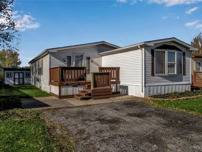 525 Applewood Dr, Lockport, NY, 14094