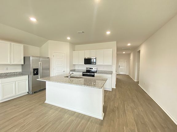 5th image of 93 Kelton Ln
