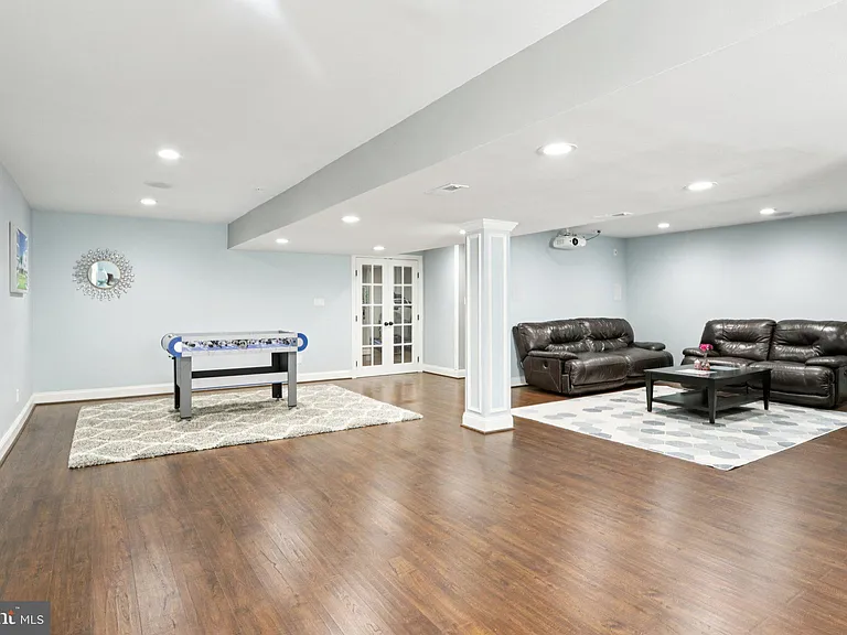 1035 Thorndale Dr — Photo 46