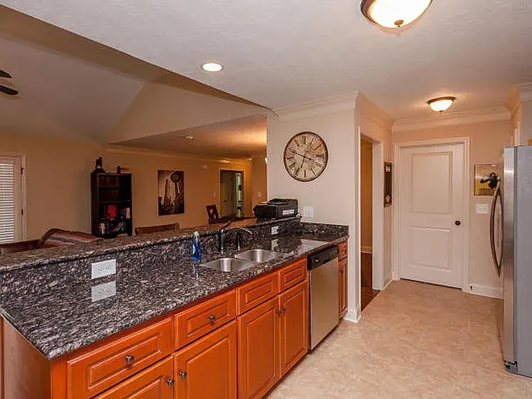 1004 Barrett Dr — Photo 10