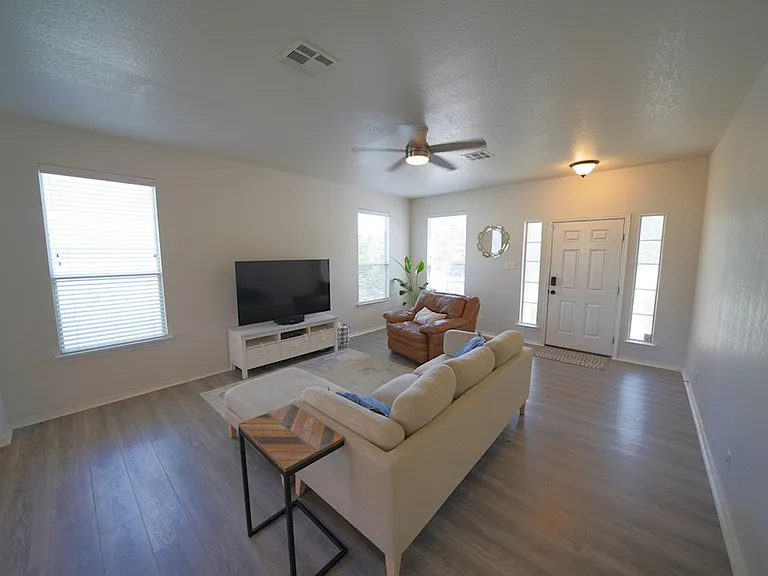 740 Fountain Gate — Photo 9