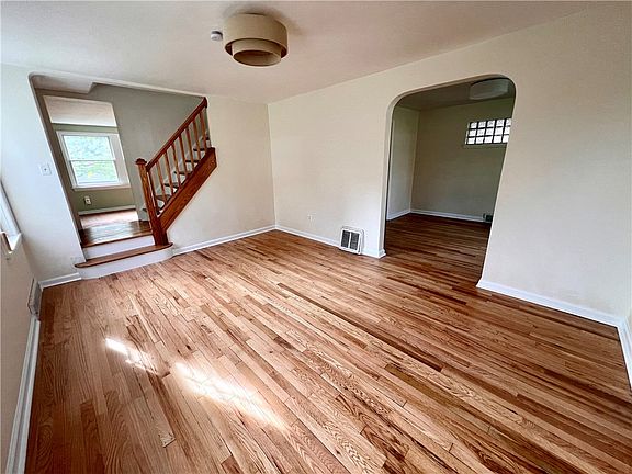 2nd image of 1532 Greencrest Dr
