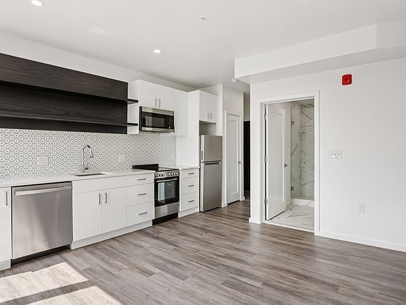 3rd image of 1201 Vine St #718