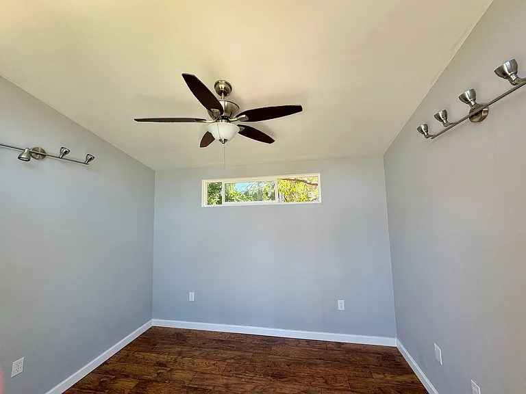 Office in the backyard (empty)