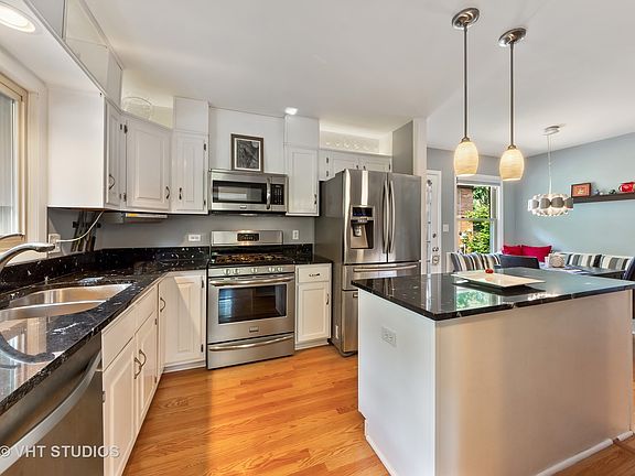 4th image of 210 Kenloch Ave