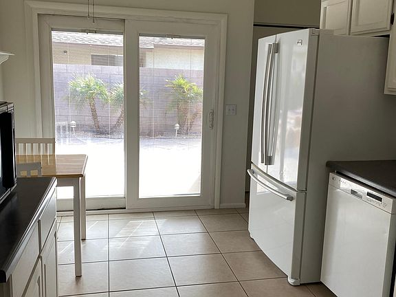 5th image of 525 E Sequoia Dr