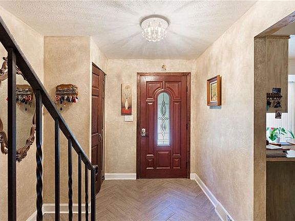 4th image of 446 Edgetree Ln