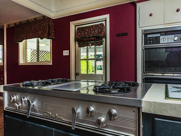 5th image of 204 Broadmoor Blvd