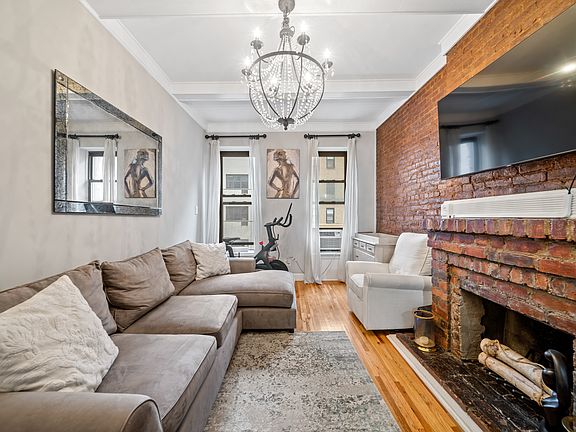 3rd image of 132 W 71st St APT 7