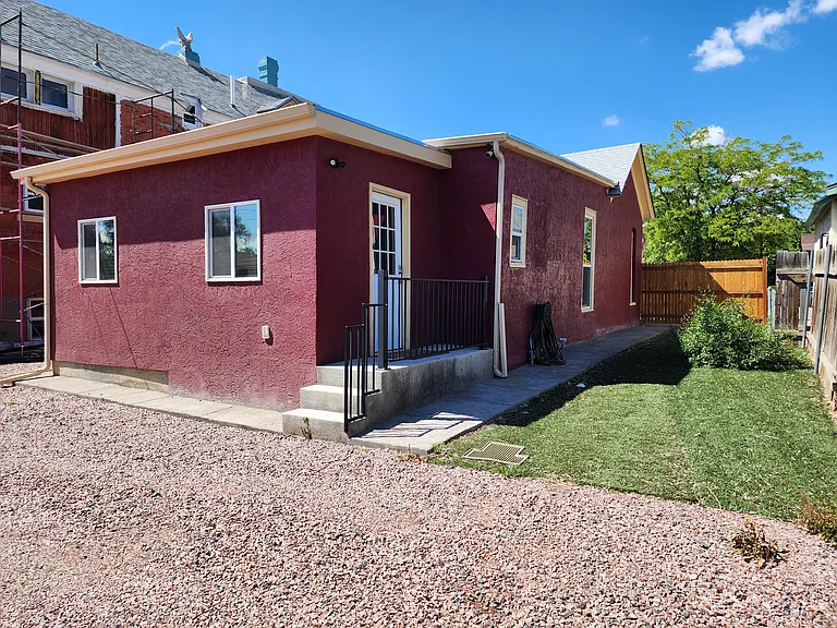324 W 13th St — Photo 18