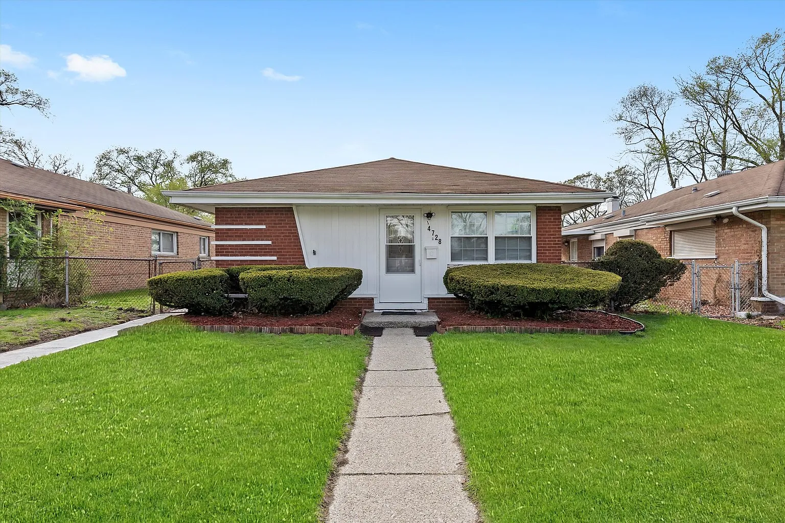 14728 Kenwood Ave photo 1
