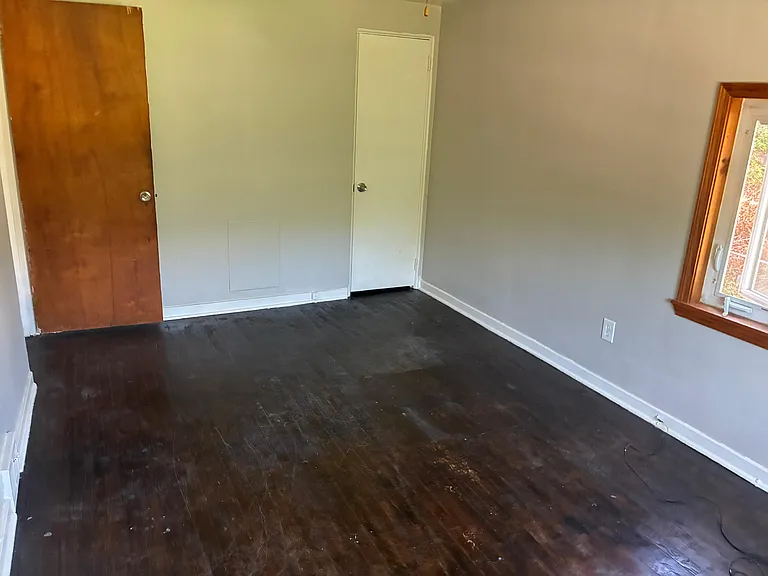 305 Jacob Dr — Photo 9