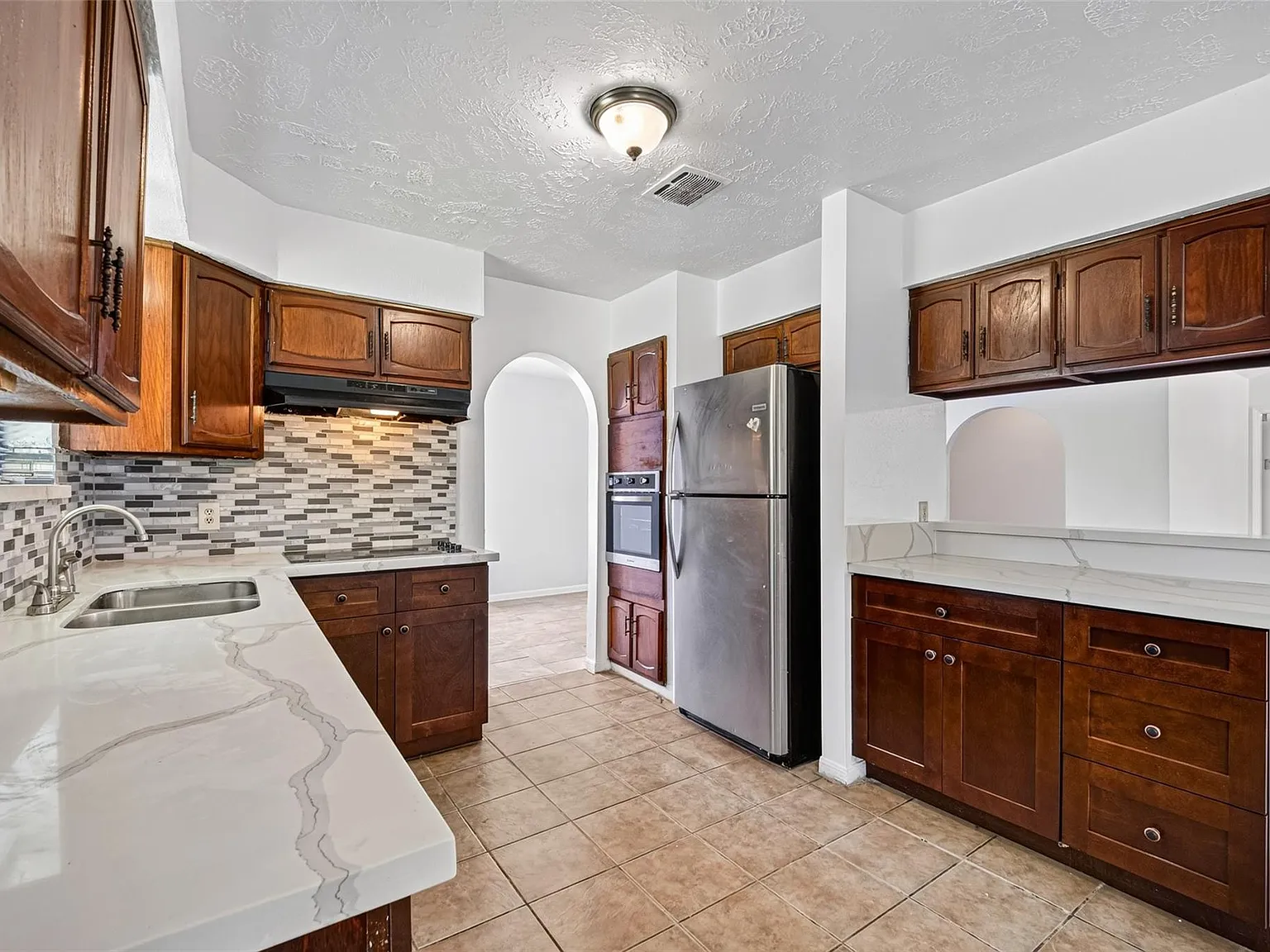 3 bed, 2.0 bath, 1756 sqft, $1,800 — Photo 3