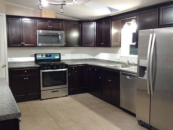 3rd image of 100 Cazillo Ln