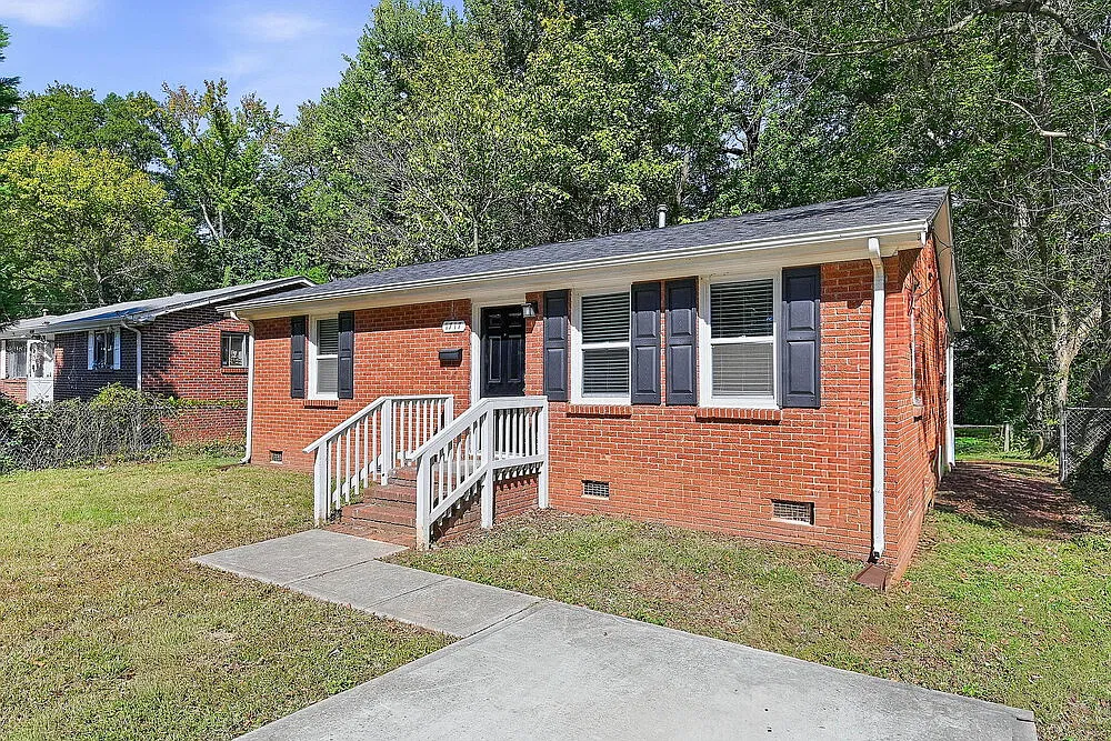 3 bed, 1.0 bath, 864 sqft, $1,575 — Photo 3