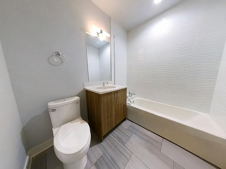 Unit 401 - bathroom