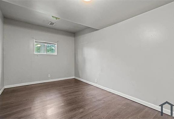 4th image of 2568 W 19th Pl