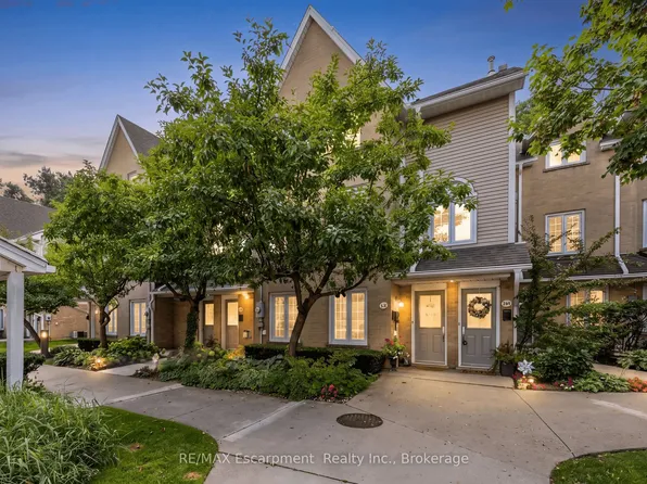 2110 Cleaver Ave #218, Burlington, ON L7M 3Z4